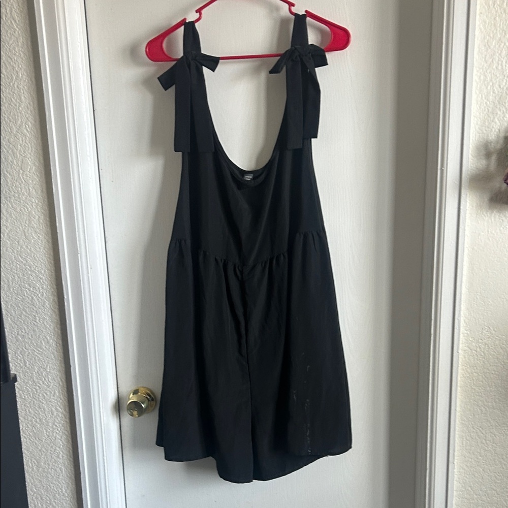 SHEIN Black Curve Top